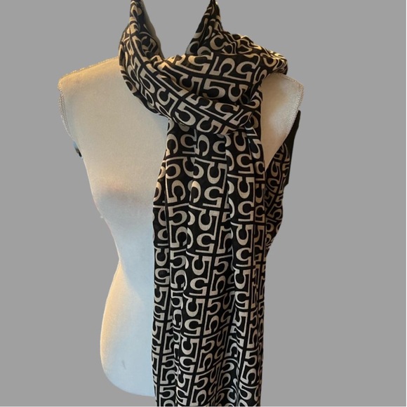 ❤️HOST PICK❤️ JENNIFER McCLINTOCK- Beautiful Black and White Scarf / Shaw NEW - Picture 3 of 4